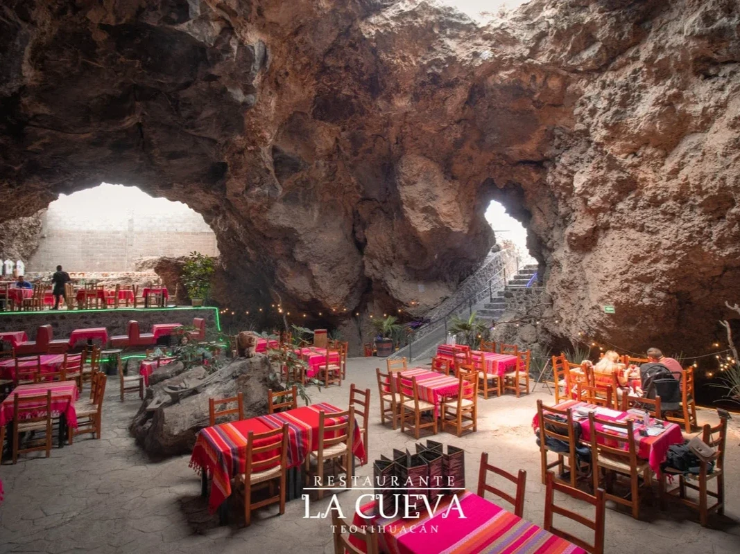 Desayuno en cueva tradicional